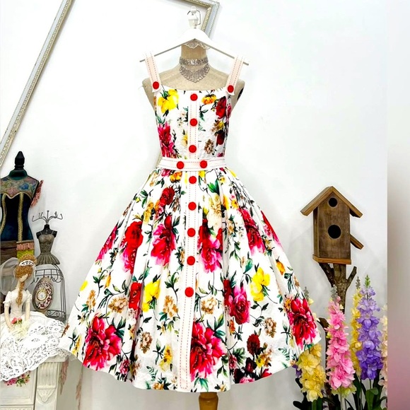 Floral Dress with Red and Yellow Accents - Picture 1 of 11
